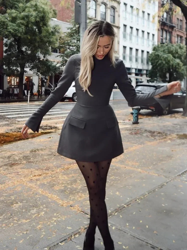 Robe Courte Évasée Femme à Poches avec Col Rond et Manches Longues | Taille Ajustée