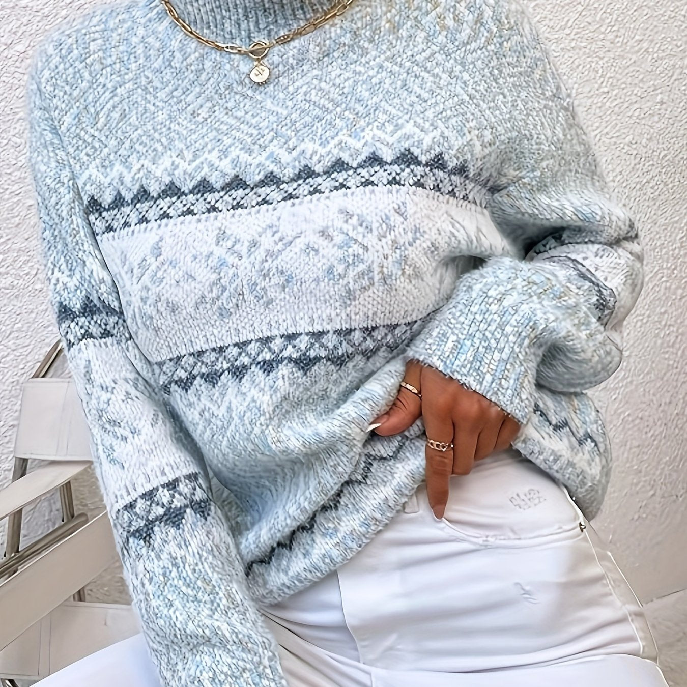 Damestrik med høj hals og snefnugsmotiv