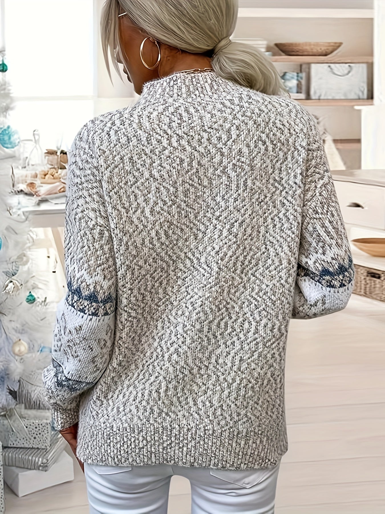 Damestrik med høj hals og snefnugsmotiv