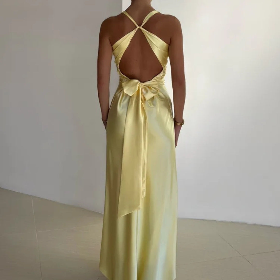 Robe longue dos nu froncée en tissu satiné pour femme