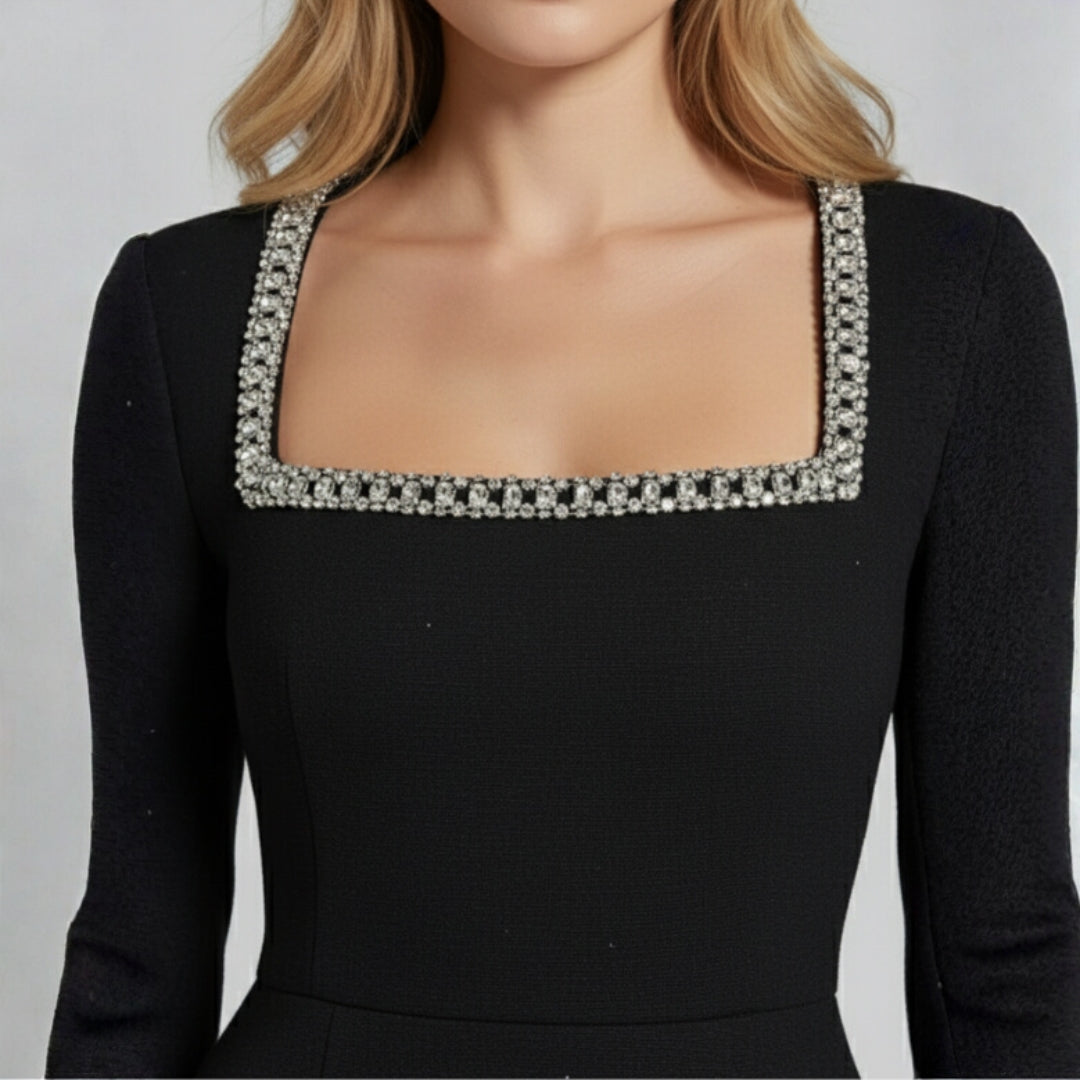 Robe courte à manches longues pour femme avec encolure carrée et détails strass