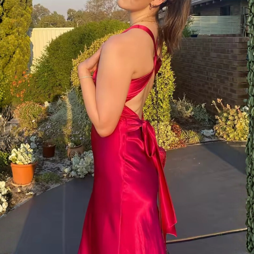 Robe longue dos nu froncée en tissu satiné pour femme