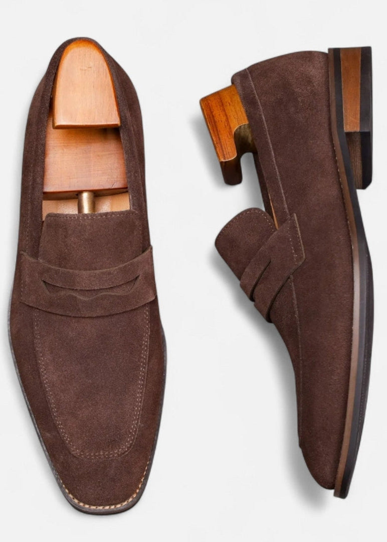 Herremokkasiner med dekorativ rem i syntetisk ruskindslook