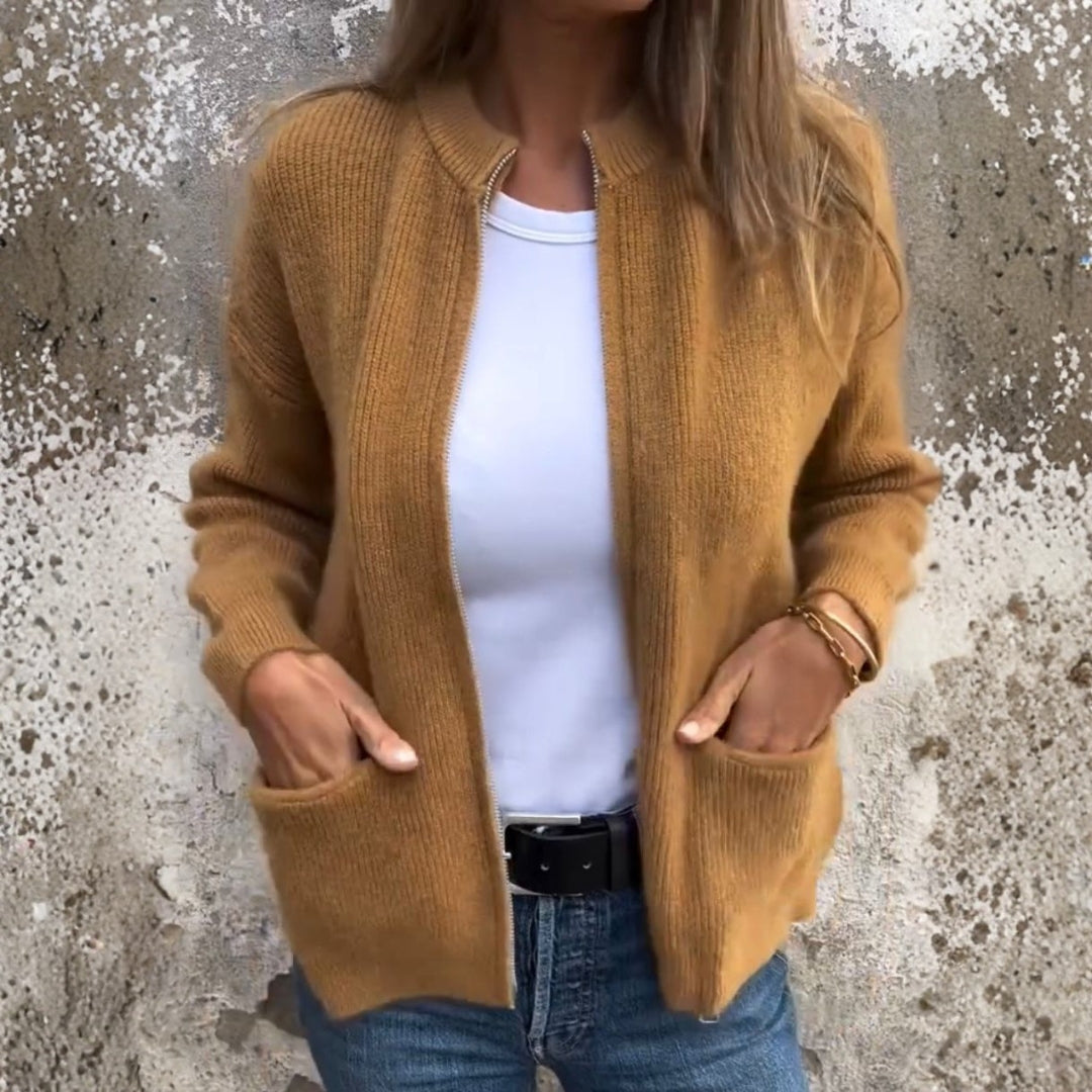 Veste tricotée à côtes zippée avec poches pour femme