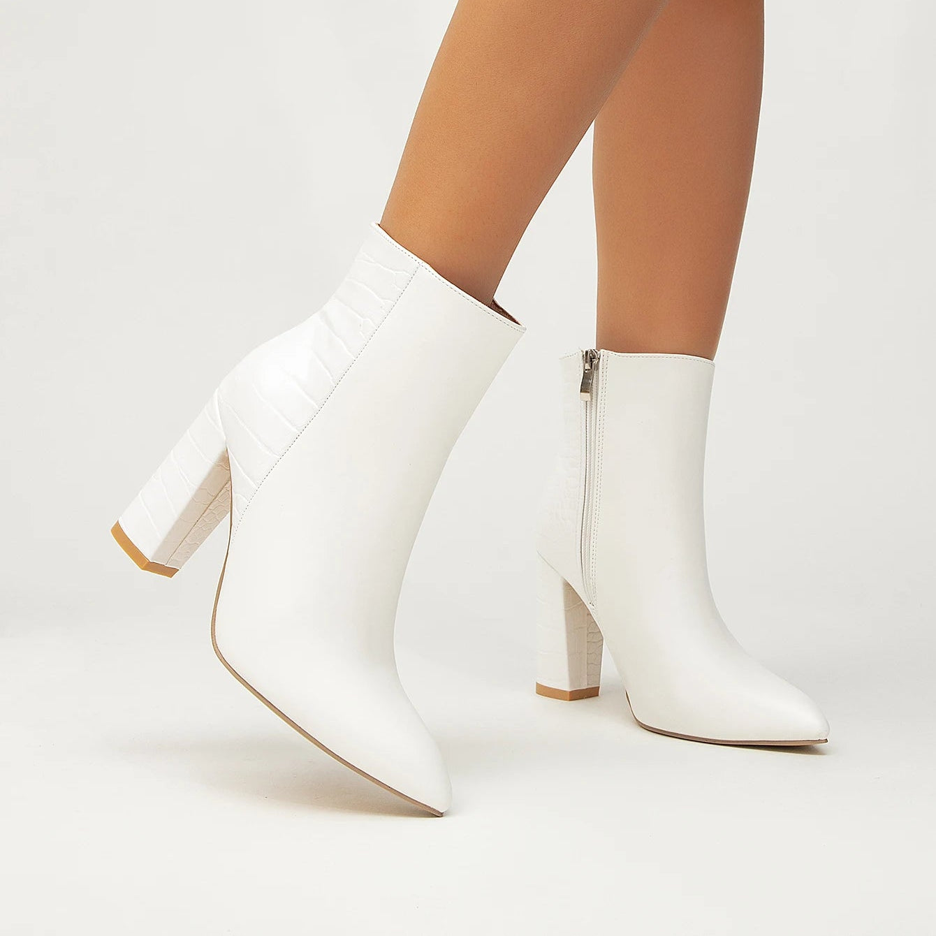 Bottines à talon carré et bout pointu pour femme