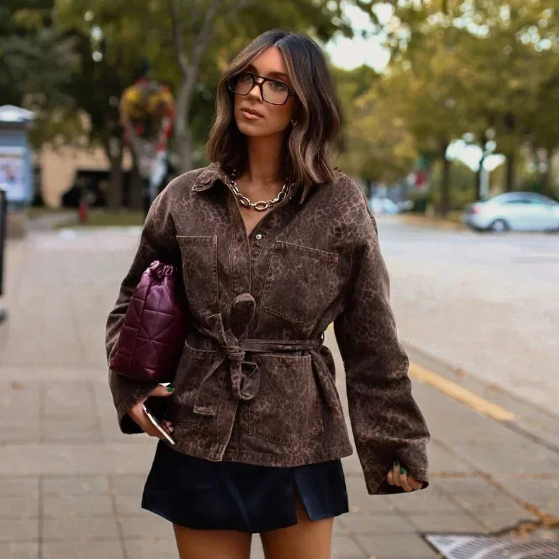 Veste ceinturée à imprimé léopard pour femme