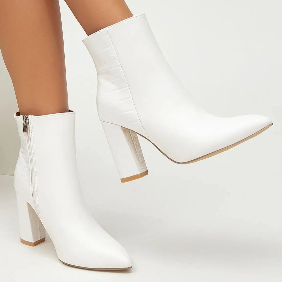 Bottines à talon carré et bout pointu pour femme