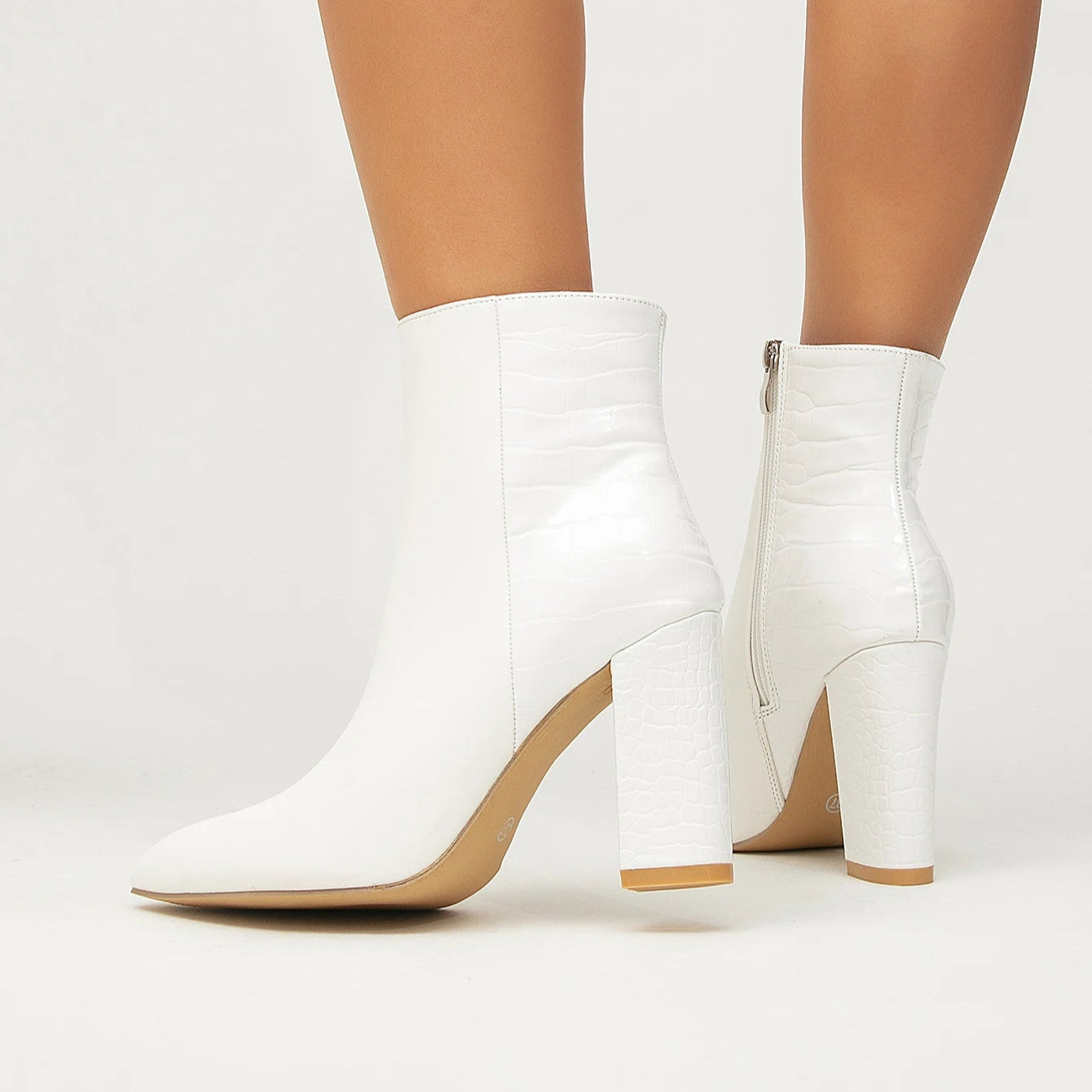 Bottines à talon carré et bout pointu pour femme