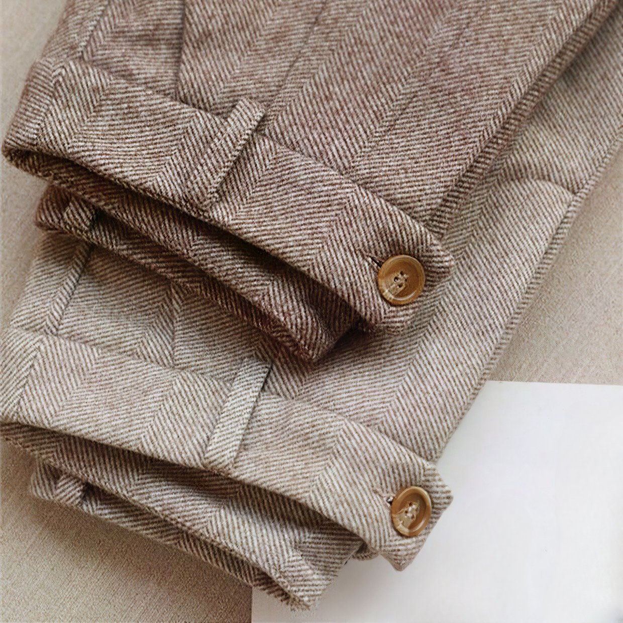 Habitbukser med høj talje og chevronmønster til mænd