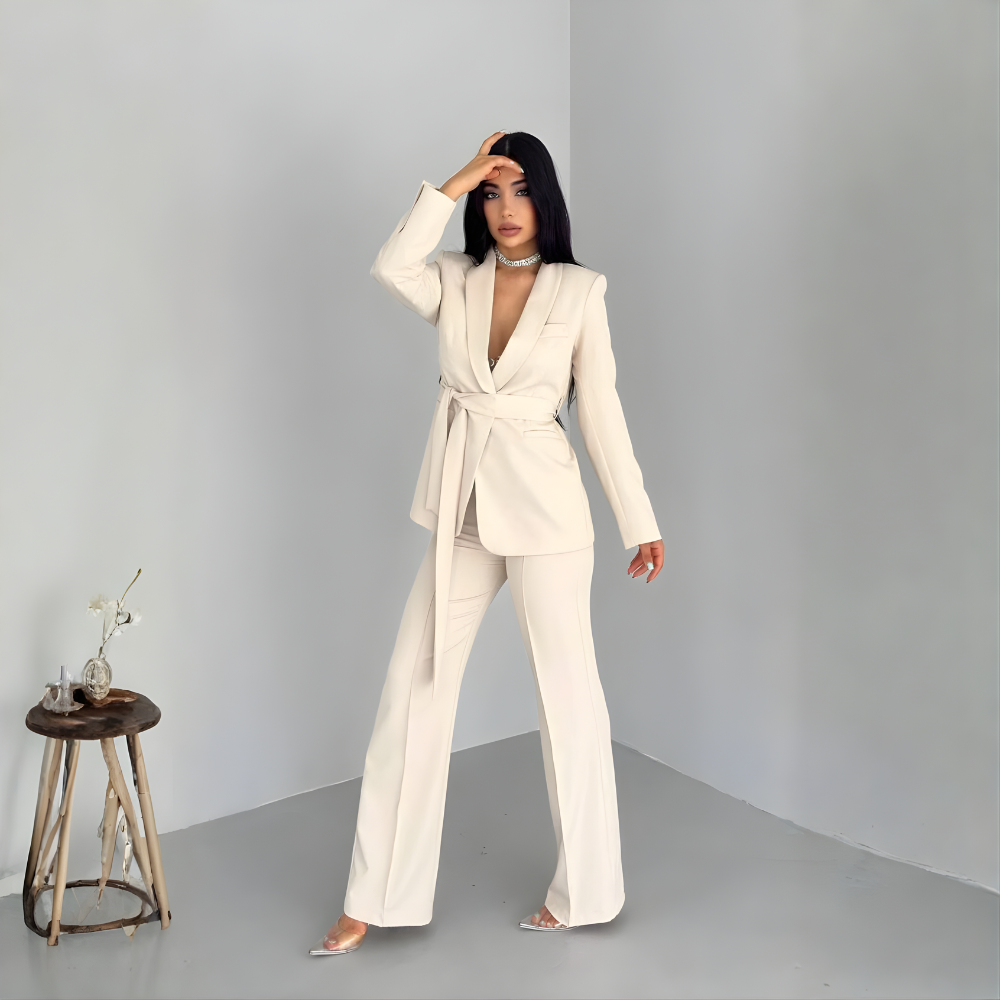 Ensemble tailleur femme avec blazer ceinturé