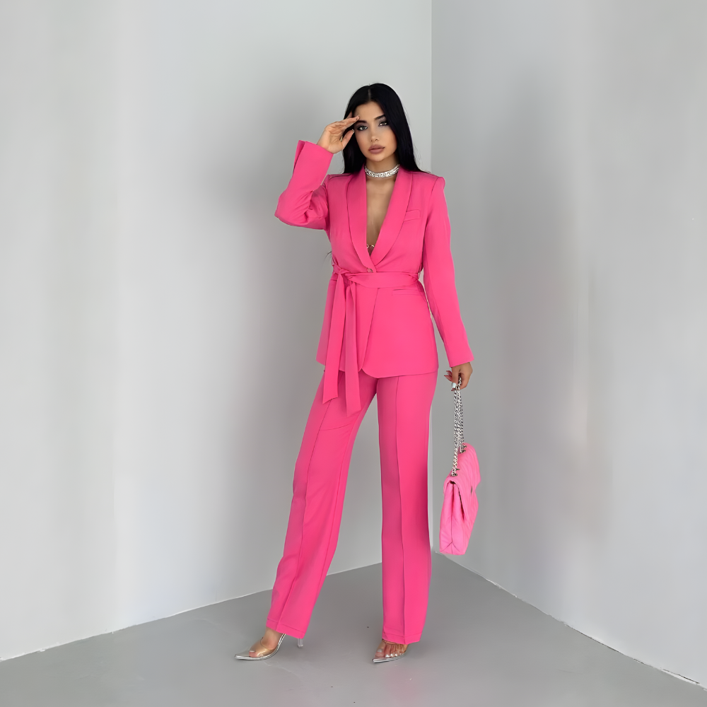 Ensemble tailleur femme avec blazer ceinturé