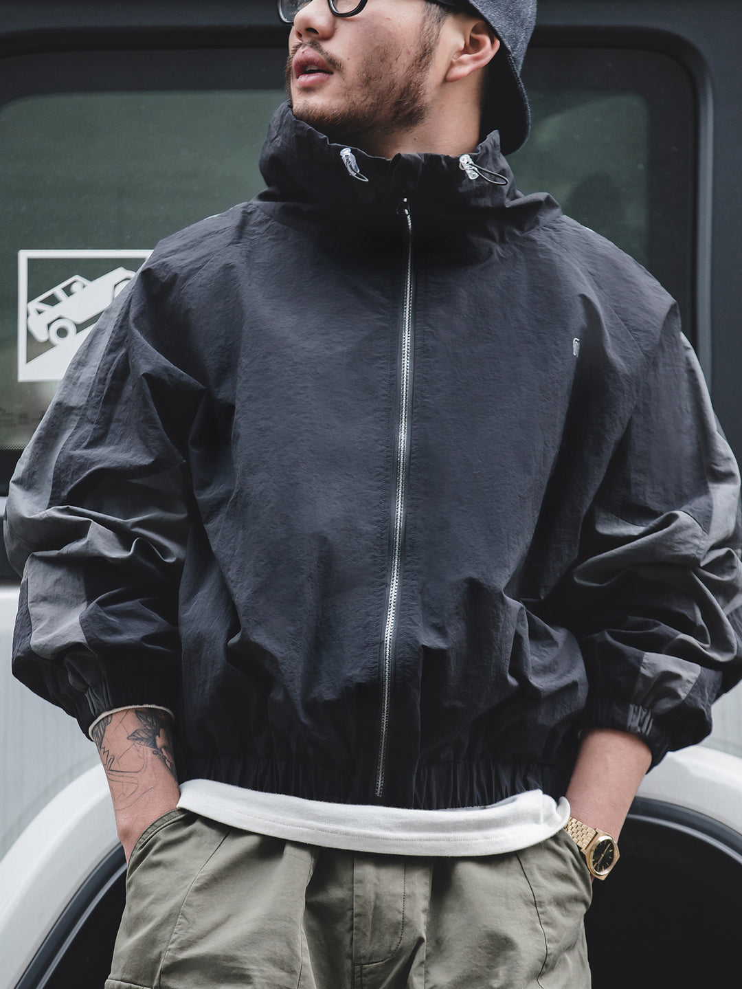 Vest med dobbelt lynlås og patchwork med aftagelige dele til mænd