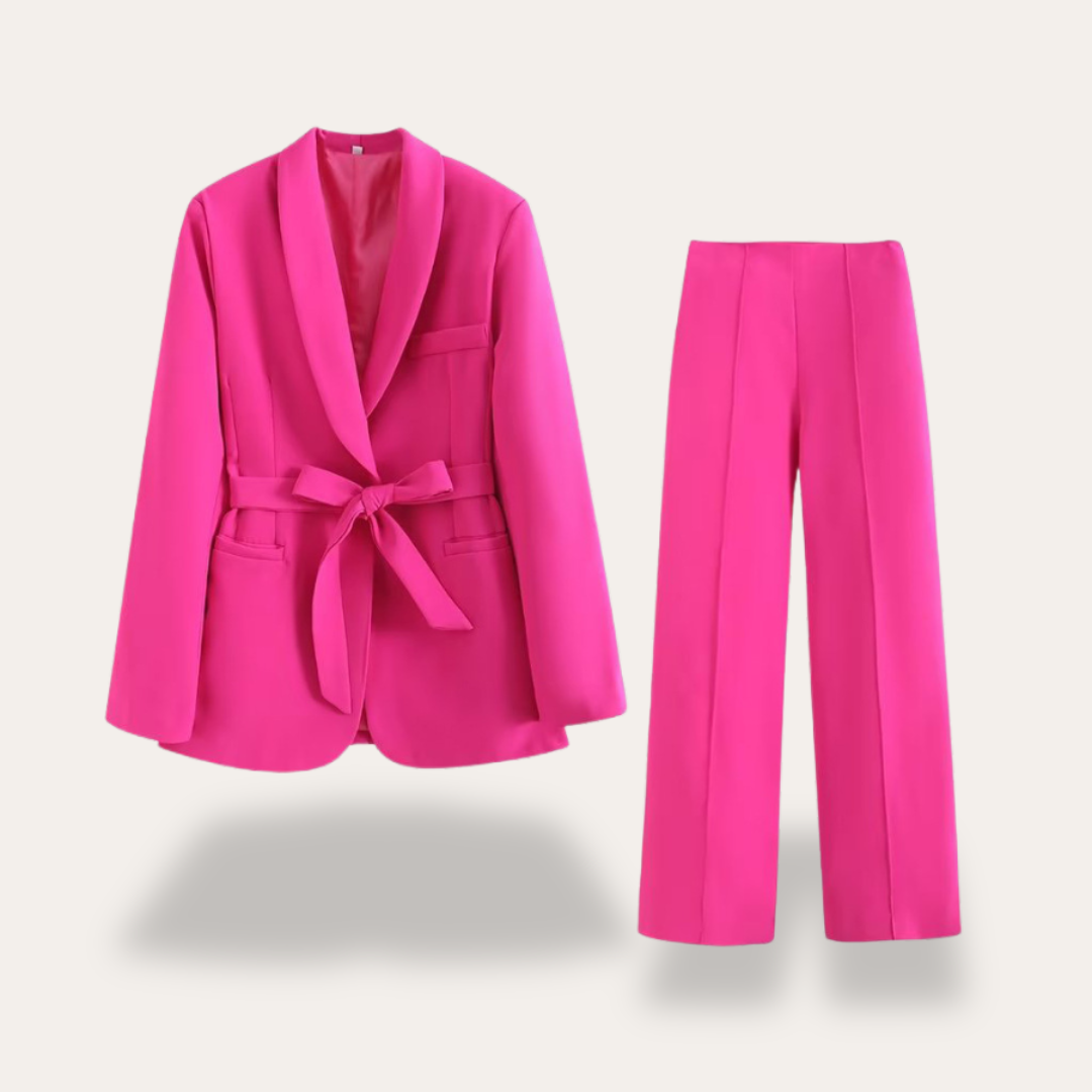 Ensemble tailleur femme avec blazer ceinturé