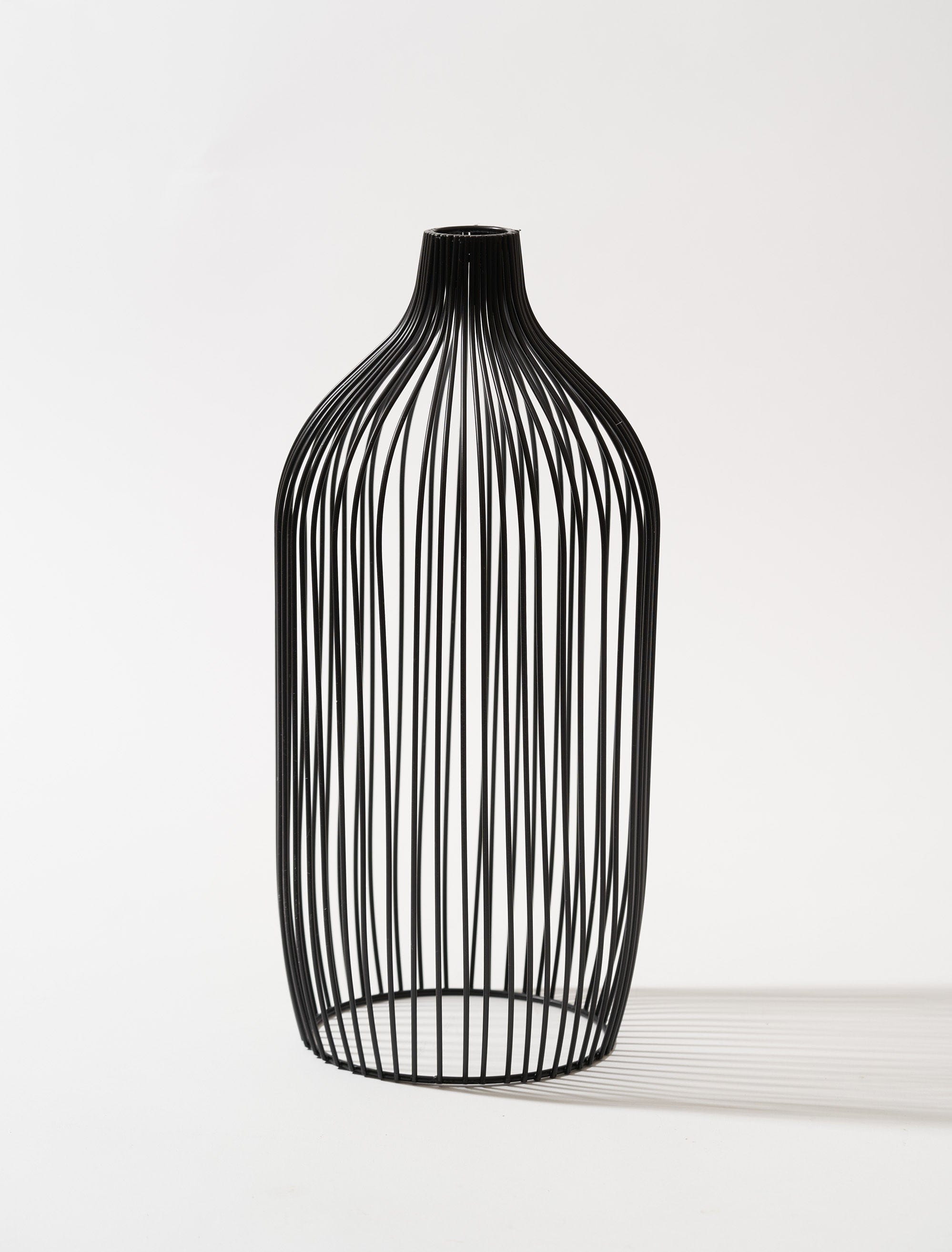 Ayla Tall Outline Metal Vase – Black