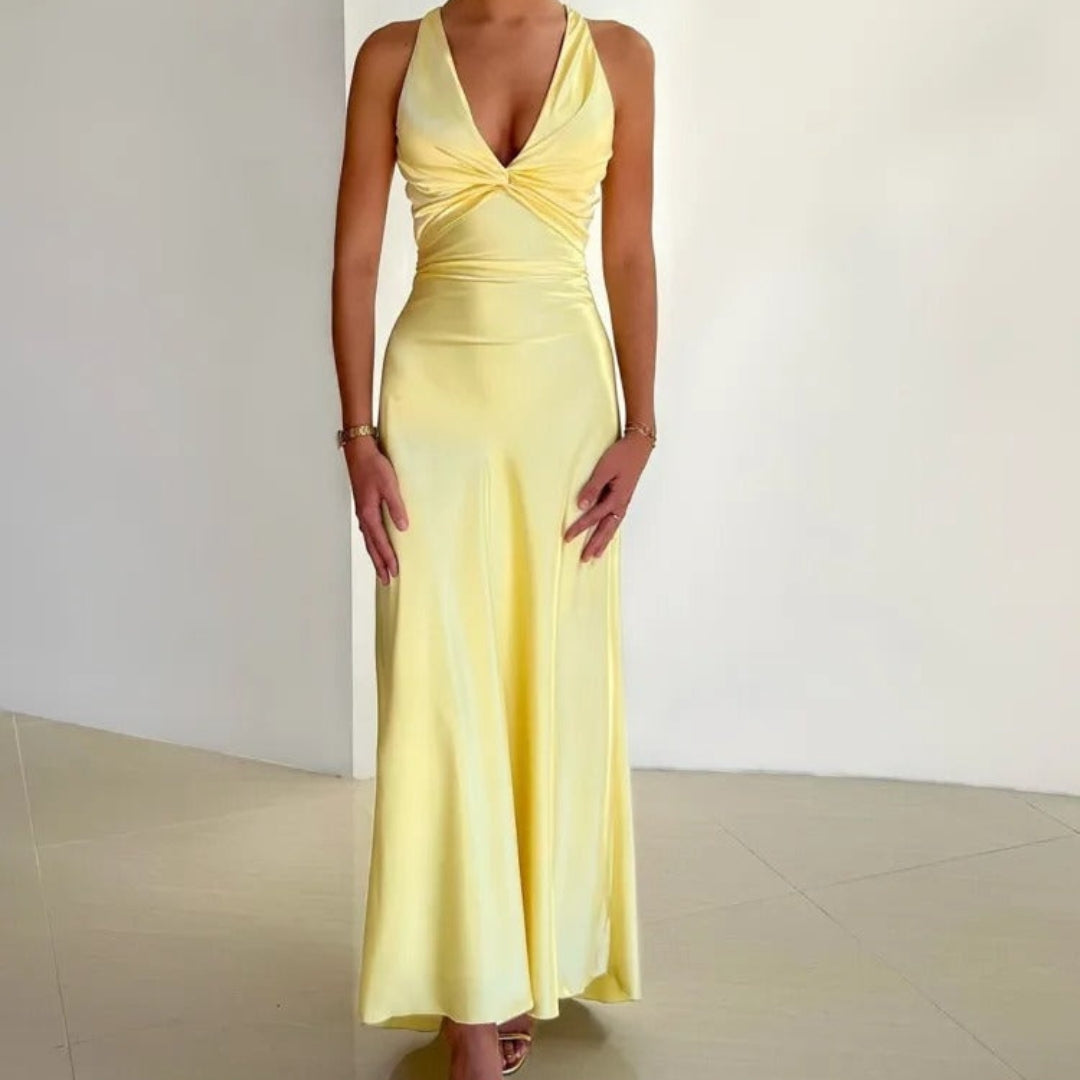 Robe longue dos nu froncée en tissu satiné pour femme