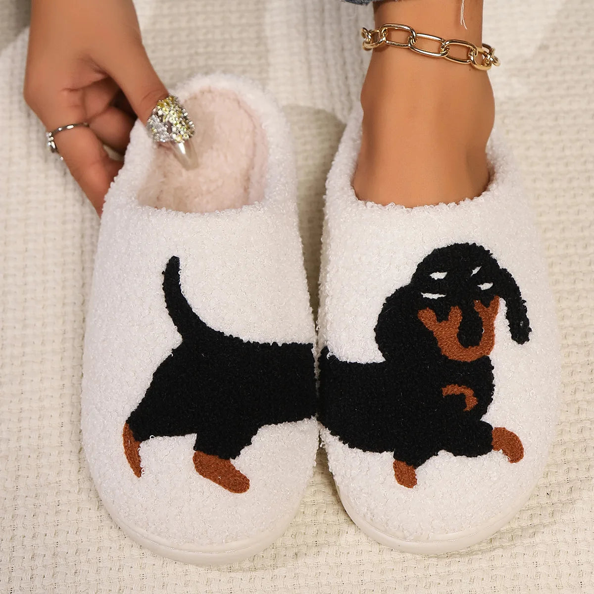 Mules Femme en Peluche Motif Teckel | Pantoufles d’Intérieur Brodées