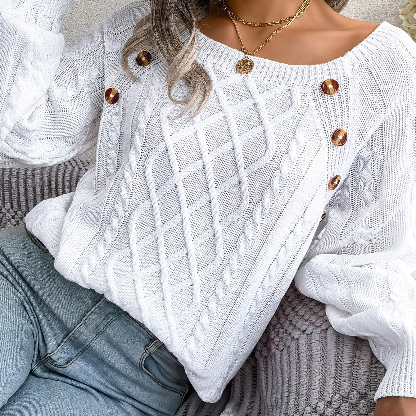 Pull Femme en Maille avec Col Carré et Détail à Boutons