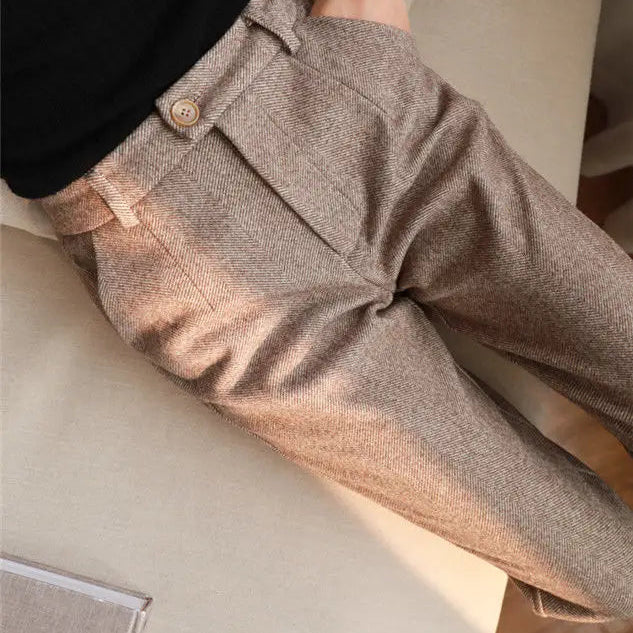 Habitbukser med høj talje og chevronmønster til mænd