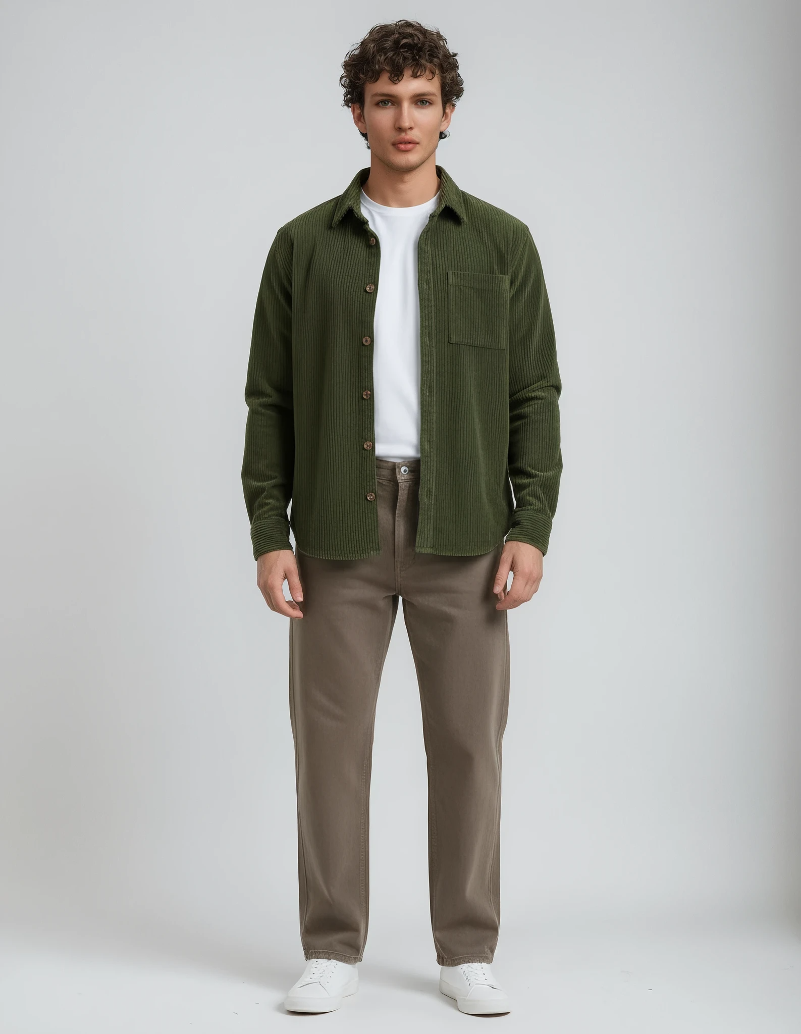 Chemise en velours côtelé avec patte de boutonnage pour homme