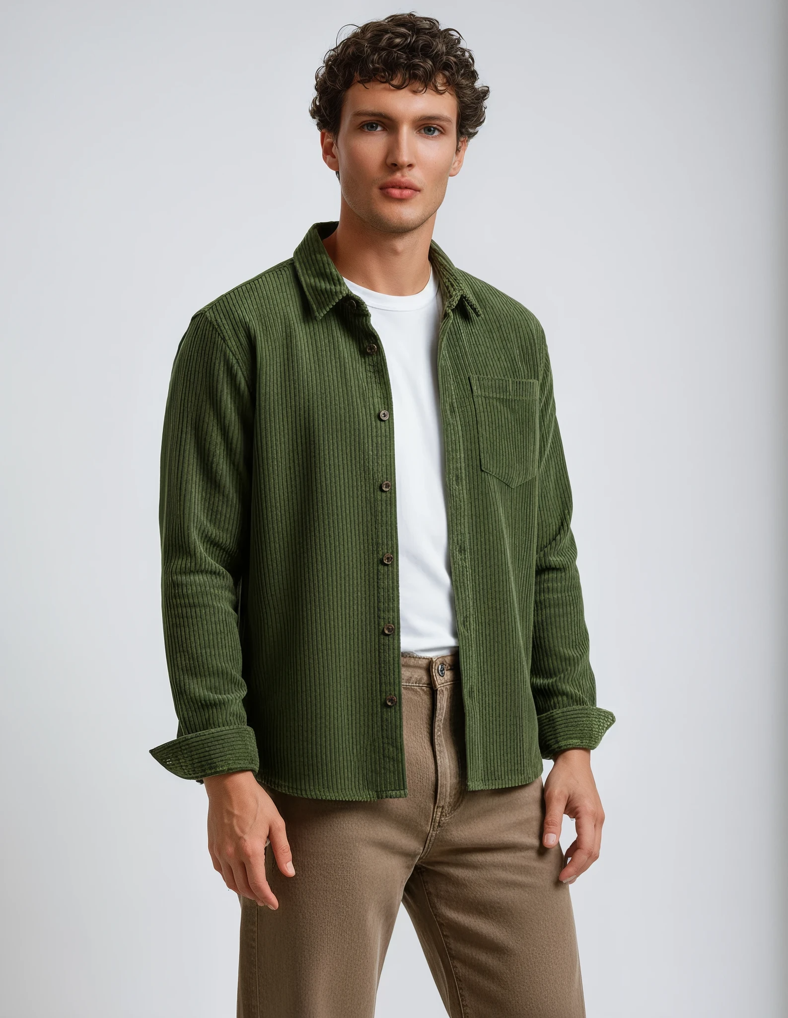 Chemise en velours côtelé avec patte de boutonnage pour homme