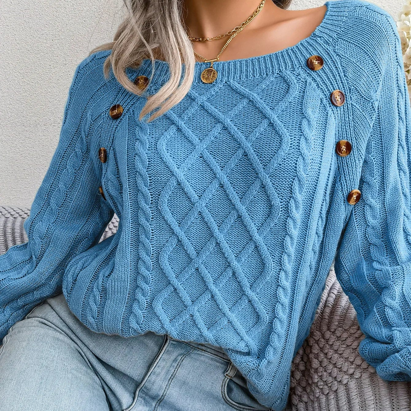Pull Femme en Maille avec Col Carré et Détail à Boutons