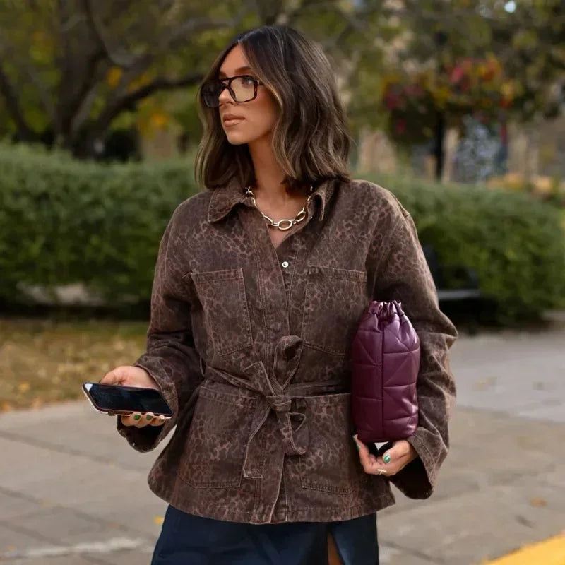 Veste ceinturée à imprimé léopard pour femme