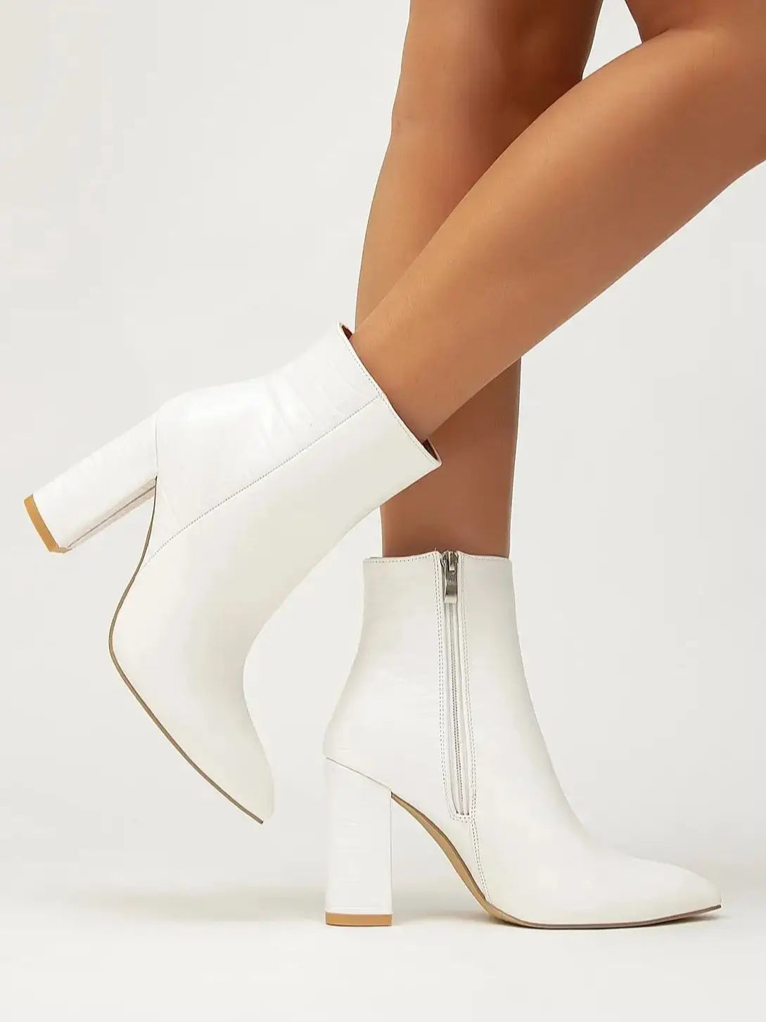 Bottines à talon carré et bout pointu pour femme