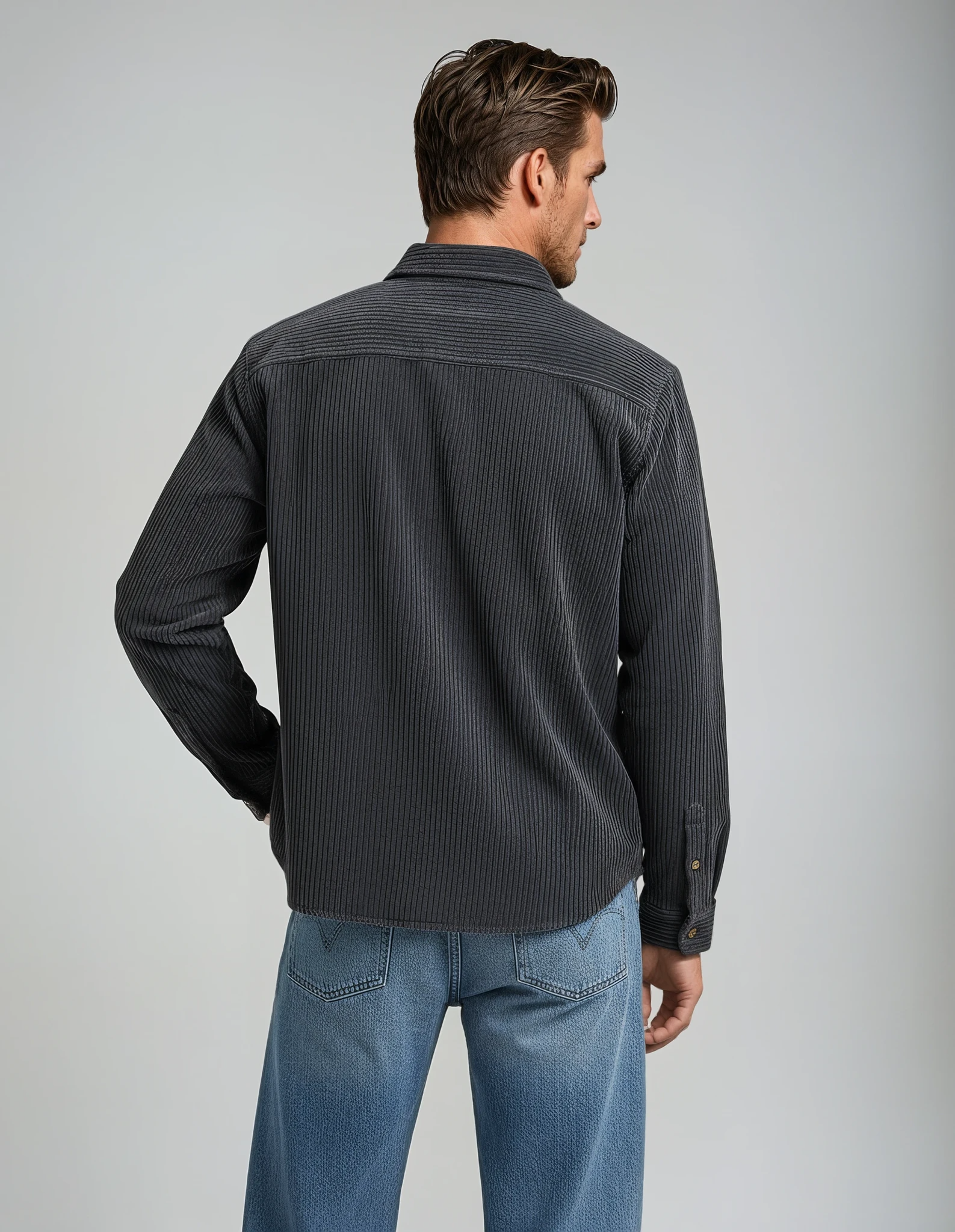 Chemise en velours côtelé avec patte de boutonnage pour homme