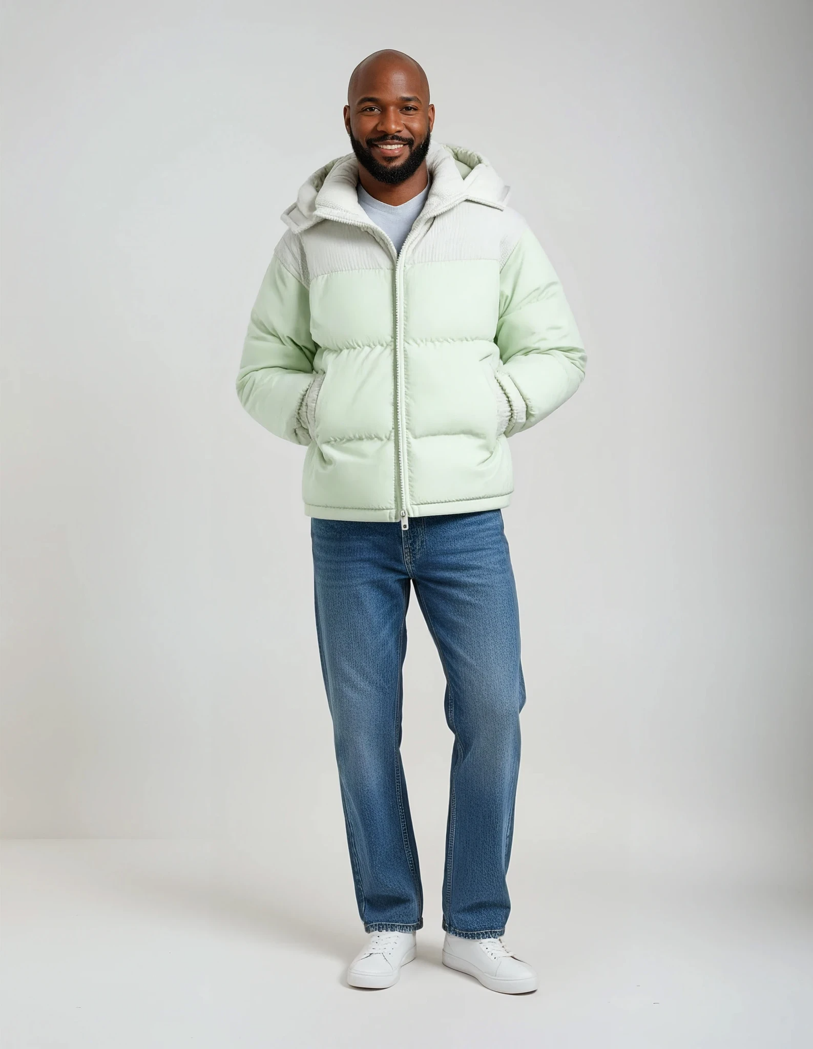 Vatteret vest i polyester med aftagelig hætte til mænd