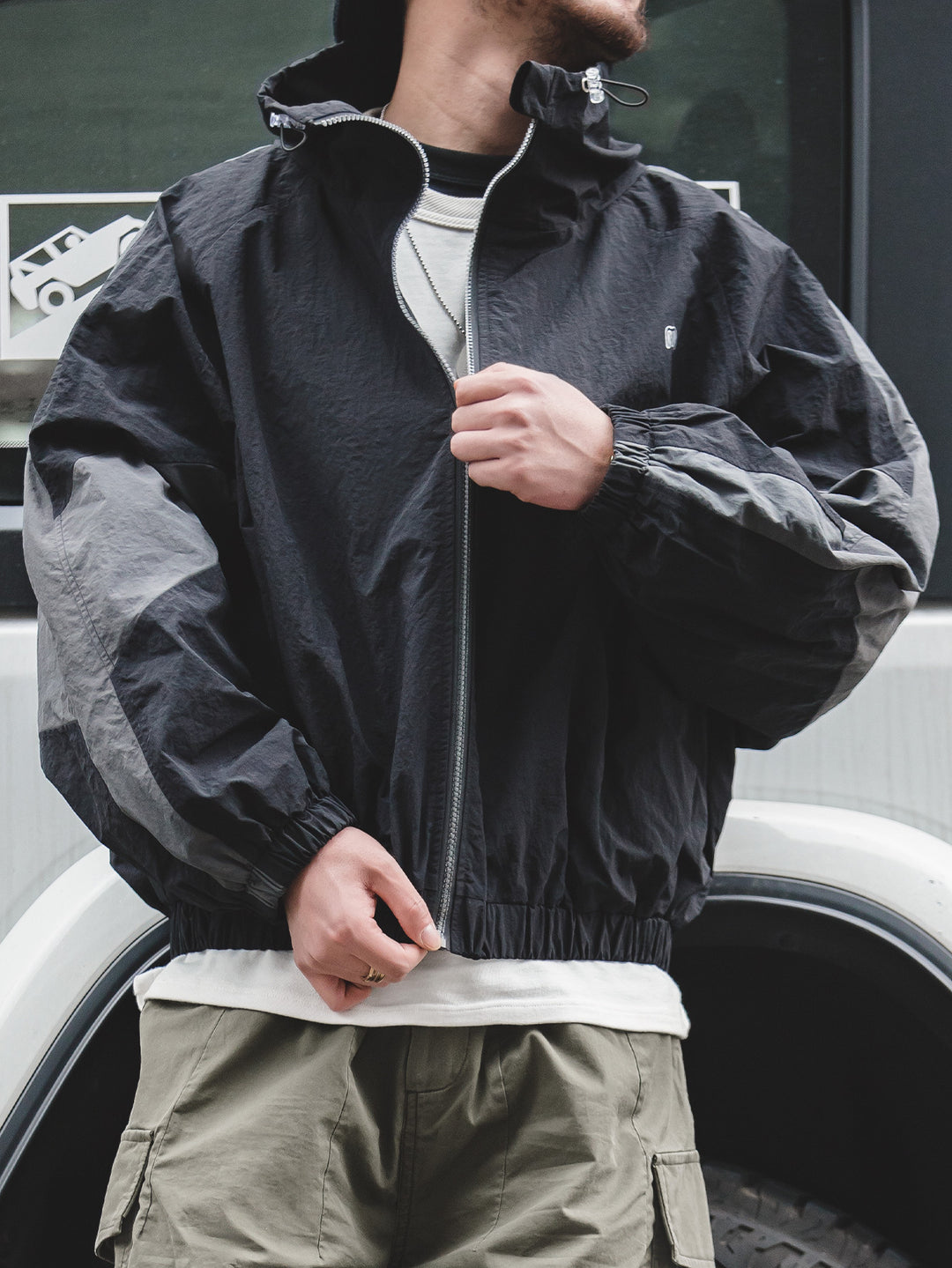 Vest med dobbelt lynlås og patchwork med aftagelige dele til mænd