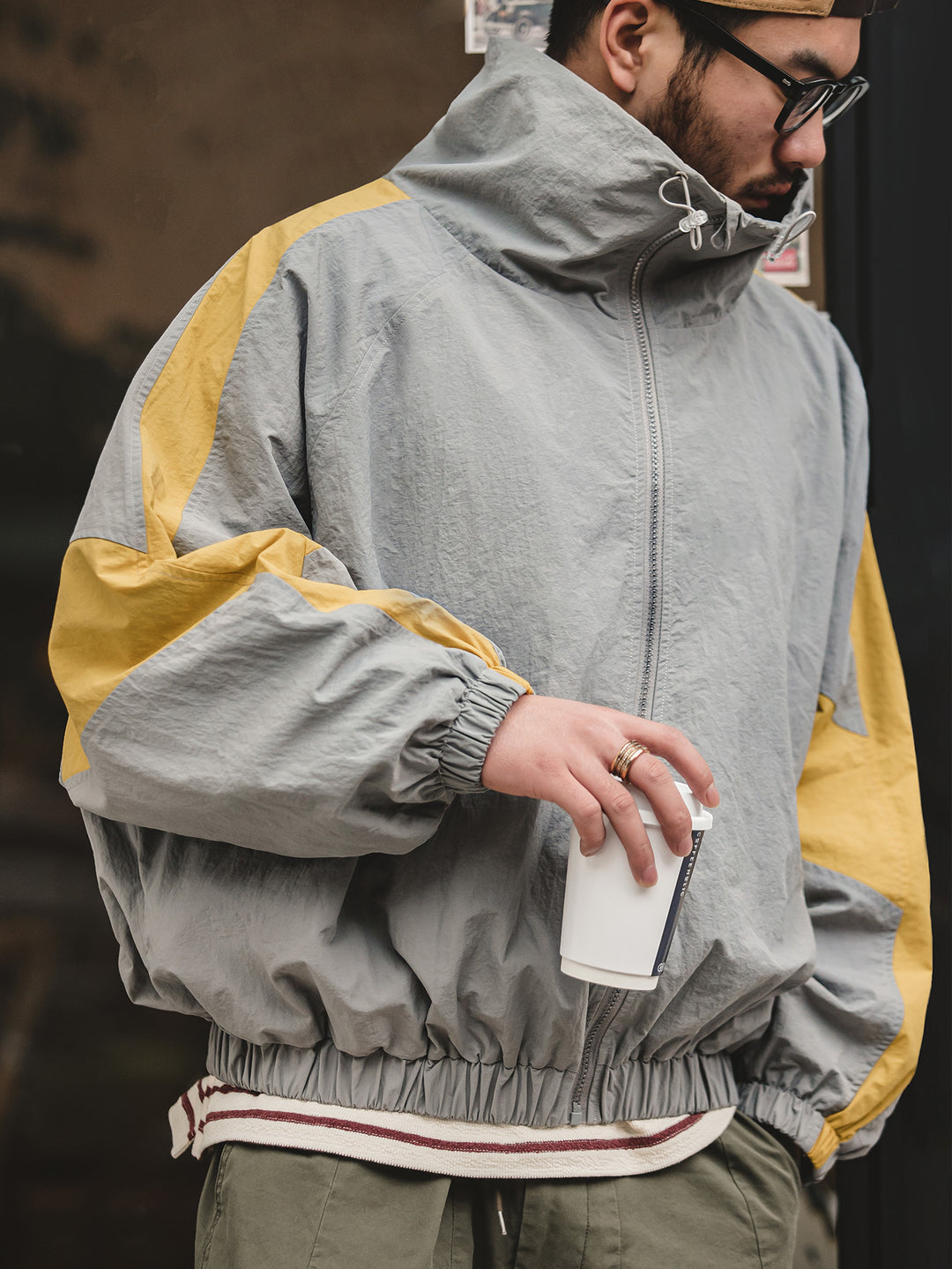 Vest med dobbelt lynlås og patchwork med aftagelige dele til mænd