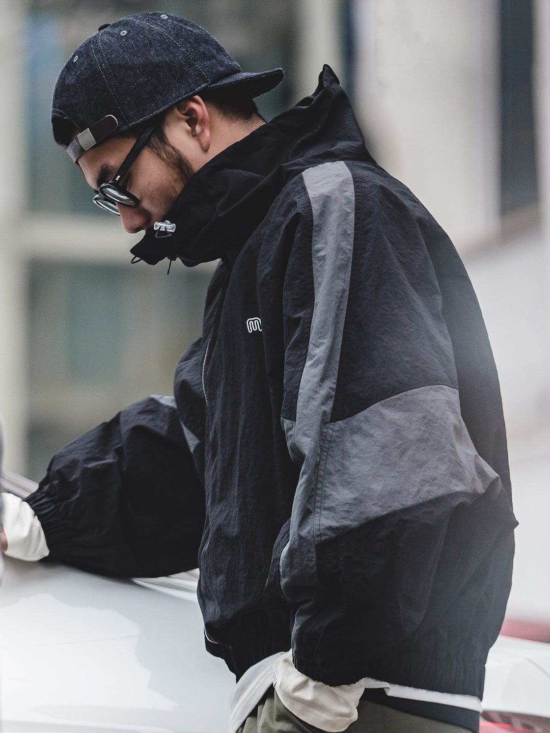 Vest med dobbelt lynlås og patchwork med aftagelige dele til mænd